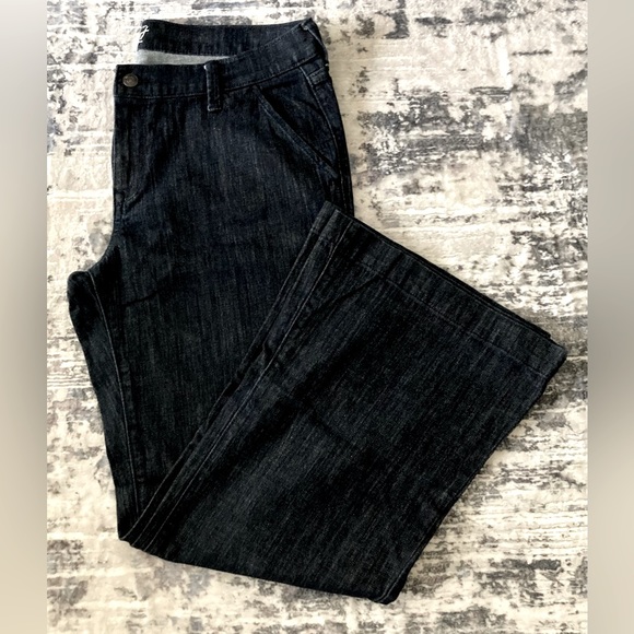 Old Navy Women's Flirt Jeans - Picture 5 of 9